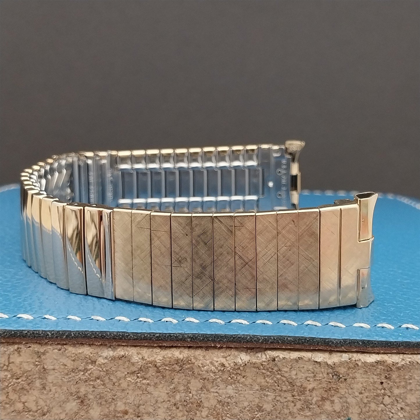 JB Champion 19mm 17mm 17mm Gold-Filled Florentine nos 1960s Vintage Watch Band