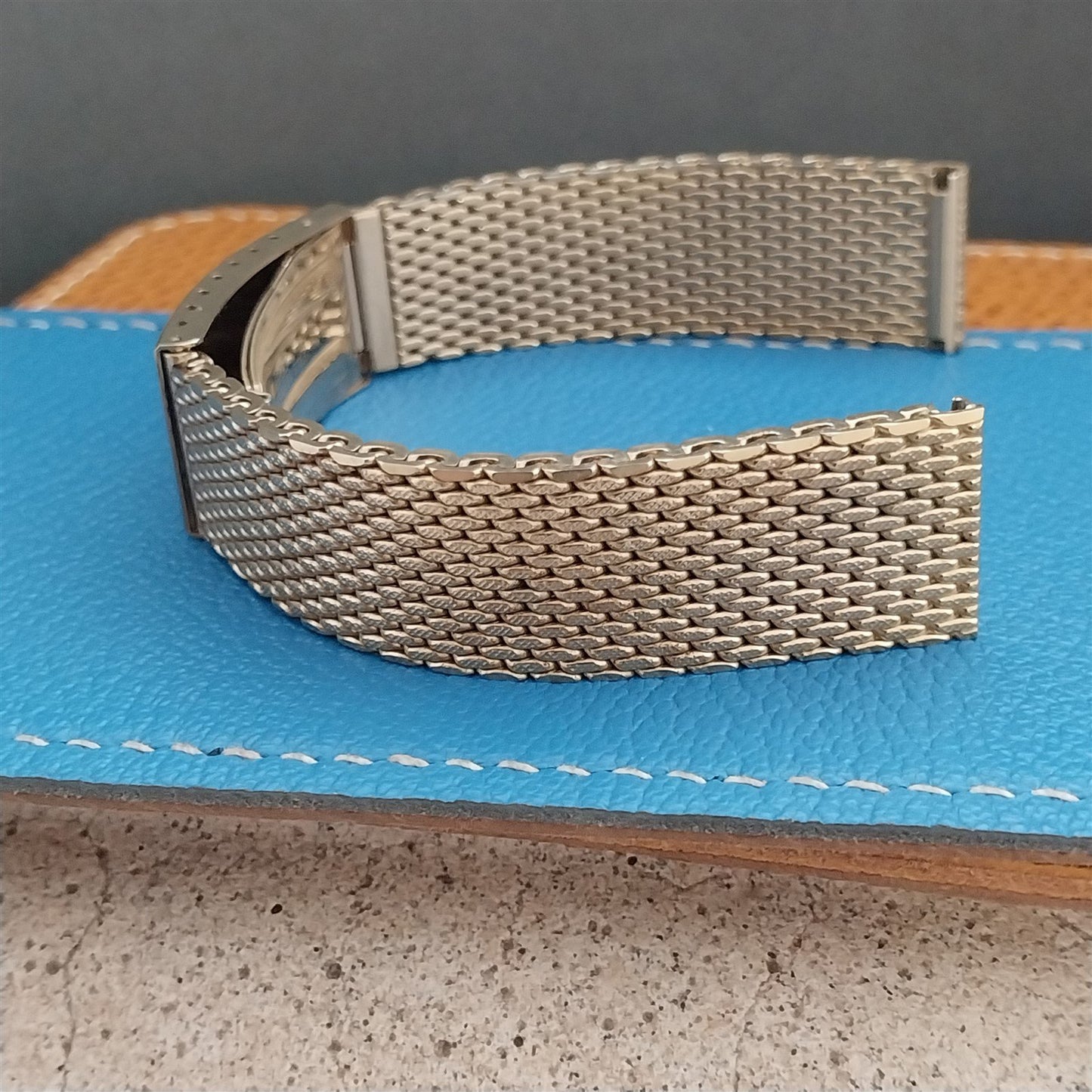 11/16" Caravelle 10251 Yellow Gold-Tone Mesh Unused nos Vintage Watch Band