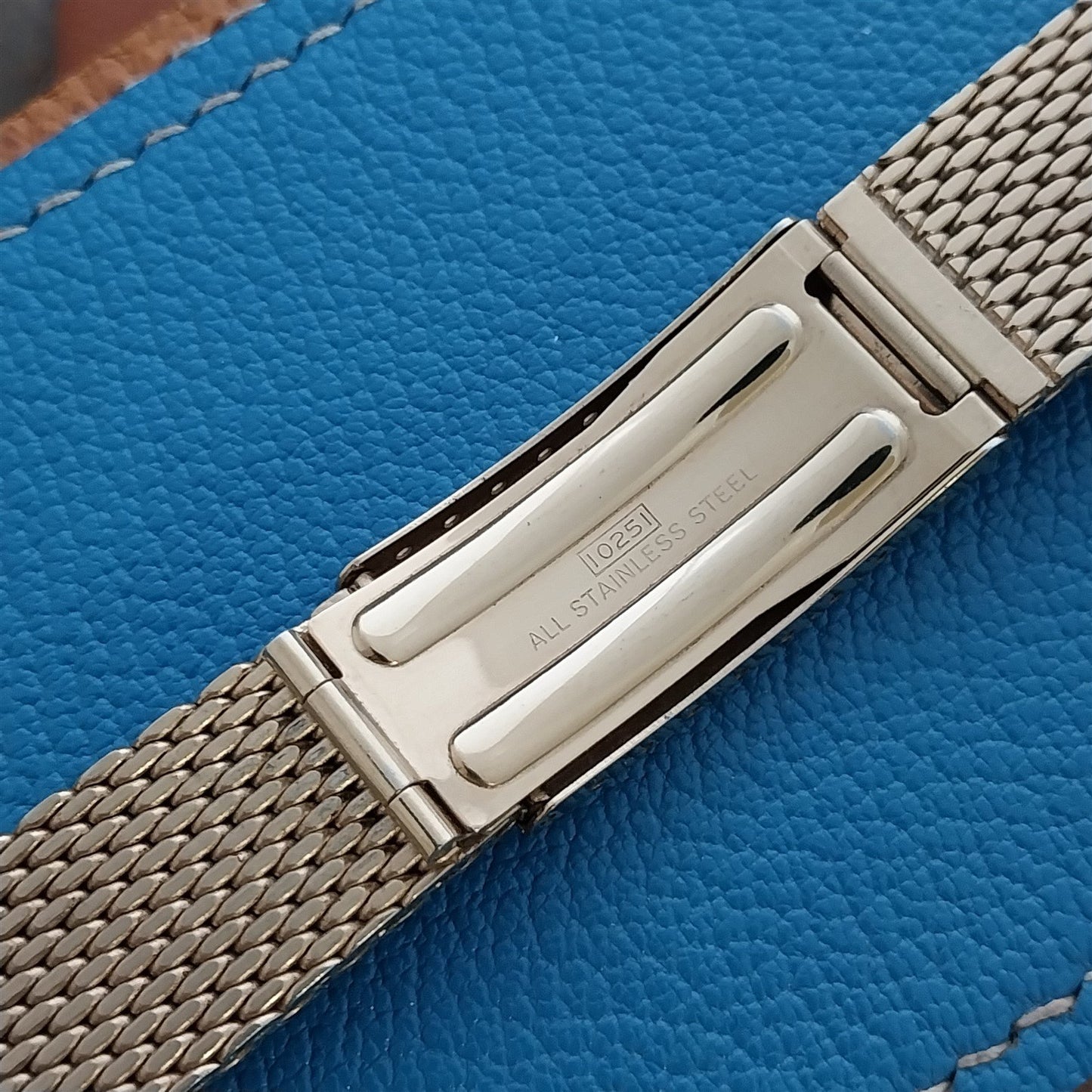 11/16" Caravelle 10251 Yellow Gold-Tone Mesh Unused nos Vintage Watch Band