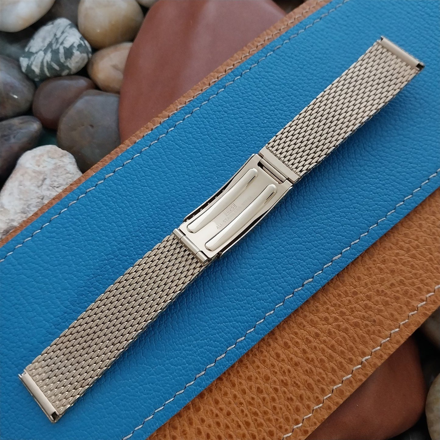 11/16" Caravelle 10251 Yellow Gold-Tone Mesh Unused nos Vintage Watch Band