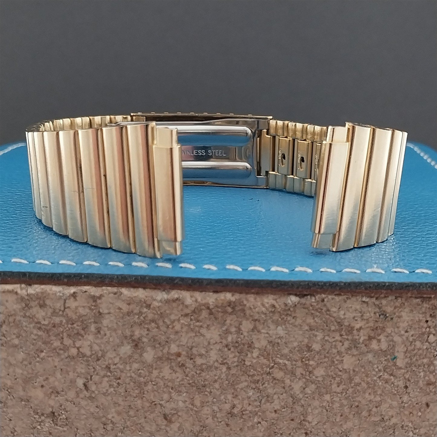 19mm 20mm 21mm Gold-Plated LED LCD nos 1970s-1980s Vintage Watch Band