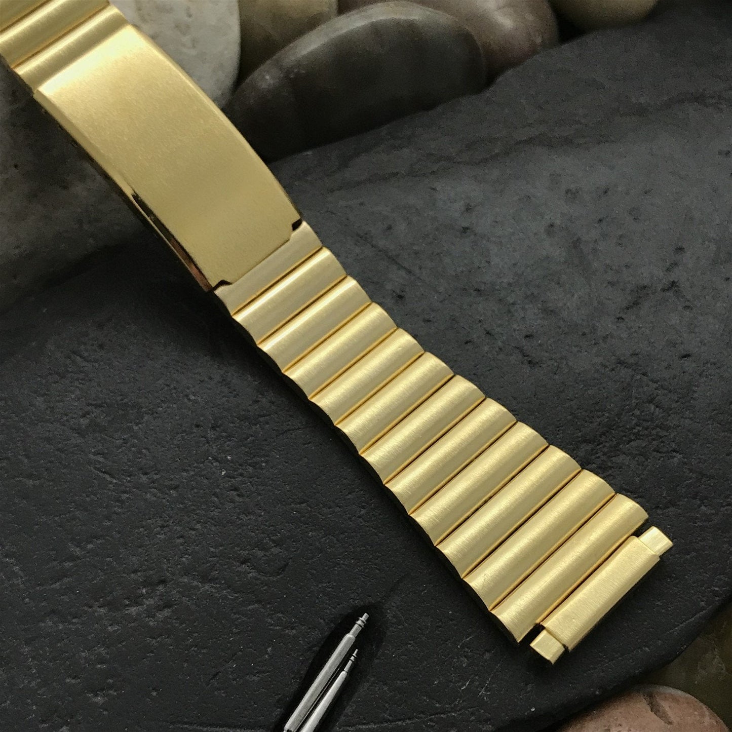 19mm 20mm 21mm Gold-Plated LED LCD nos 1970s-1980s Vintage Watch Band