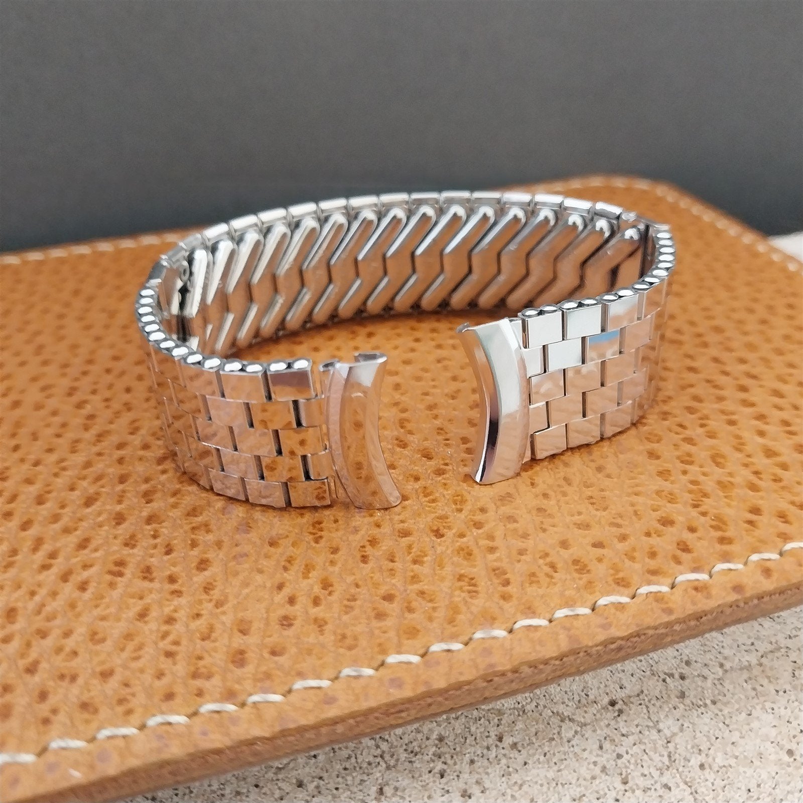 10k White Gold-Filled Kreisler 17.2mm Brick Link nos 1950s Vintage Watch Band