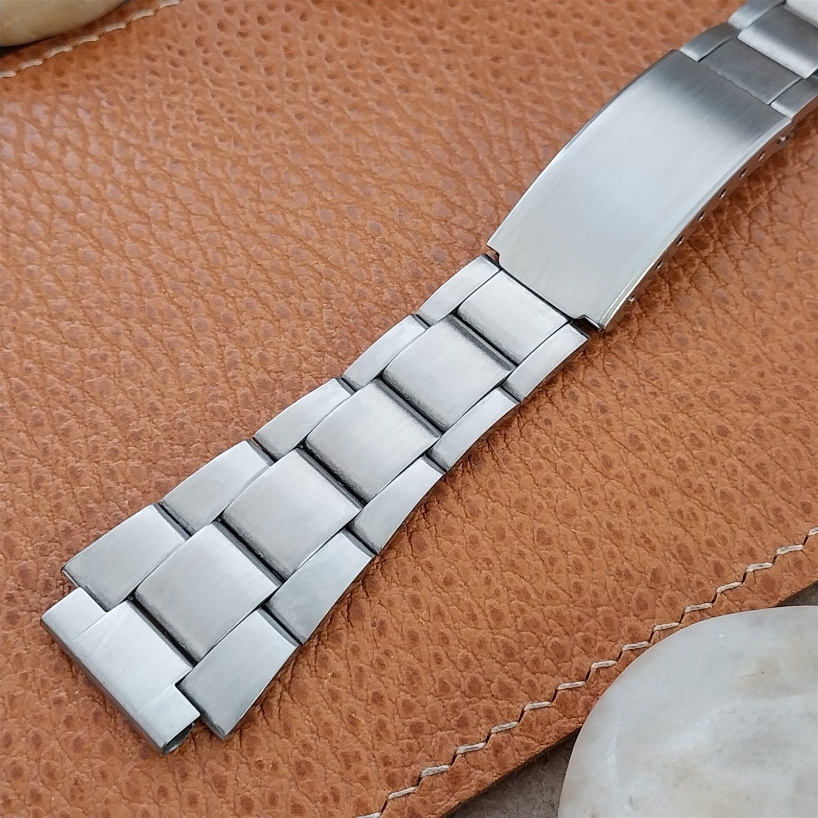 Vintage 18mm Flared Stainless Steel Unused nos Classic 1970s Watch Band