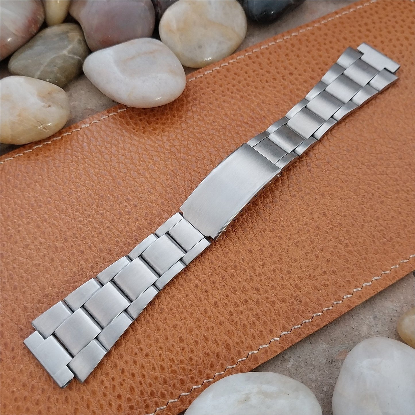 Vintage 18mm Flared Stainless Steel Unused nos Classic 1970s Watch Band