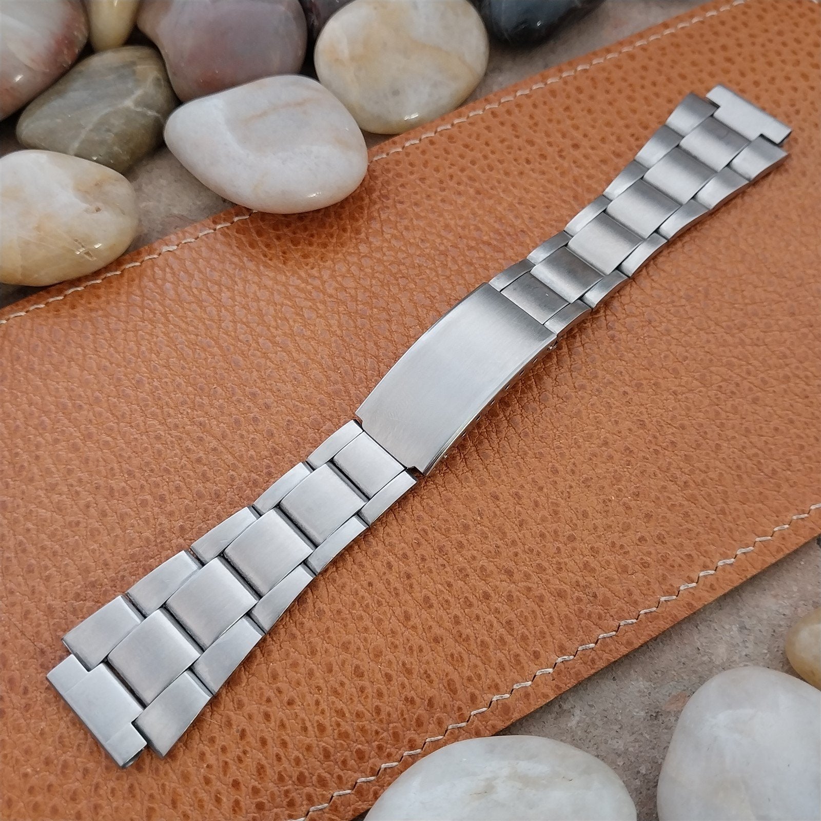 Vintage 18mm Flared Stainless Steel Unused nos Classic 1970s Watch Band