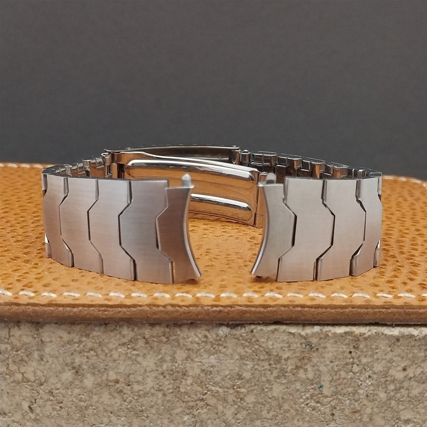 Vintage 17.2mm Stainless Steel Flared Unused nos Classic Watch Band