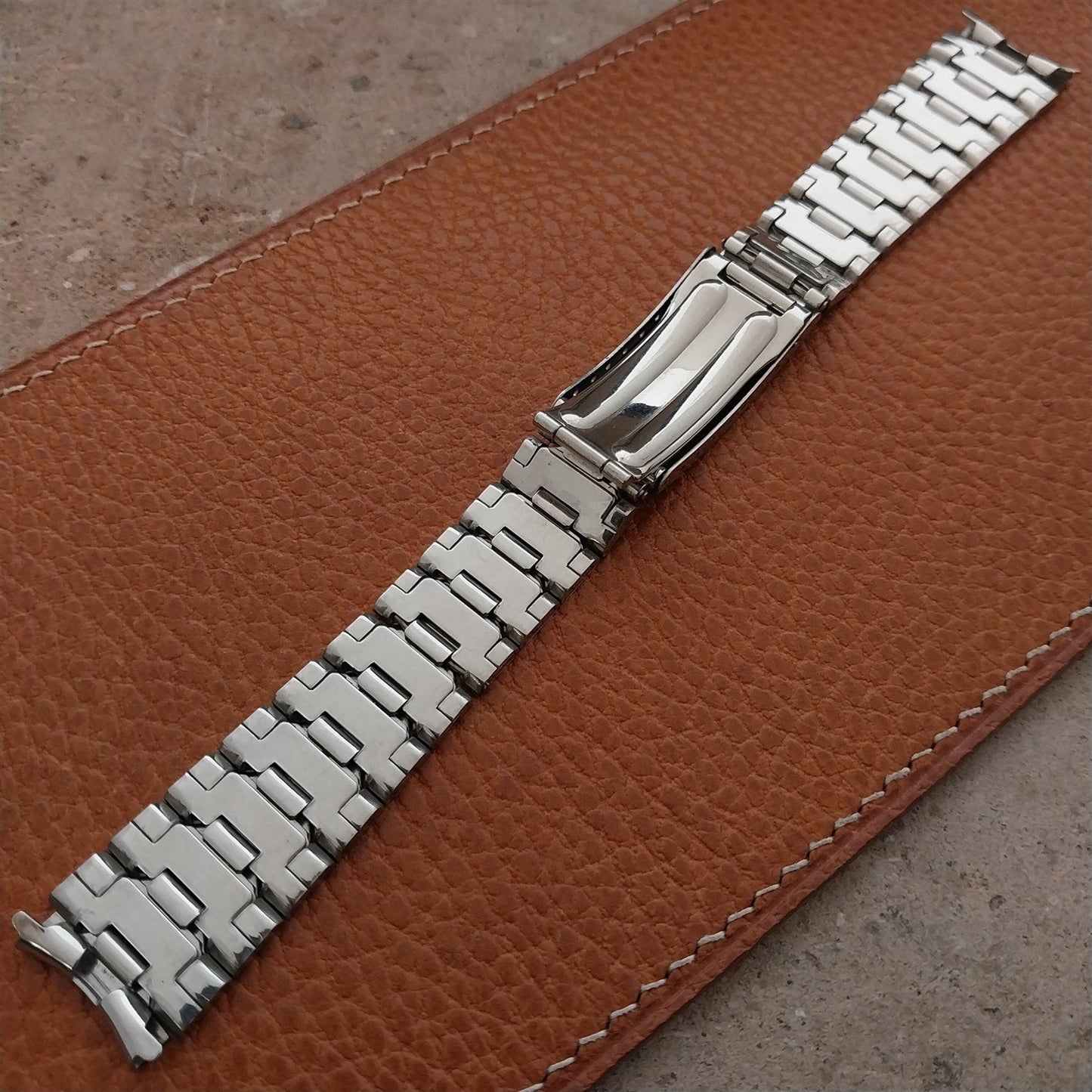 Vintage 17.2mm Stainless Steel Flared Unused nos Classic Watch Band