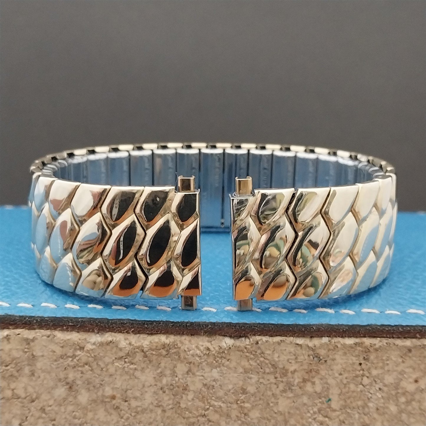 Speidel Wide Golden Era 22mm 20mm Gold-Tone Expansion Unused Vintage Watch Band