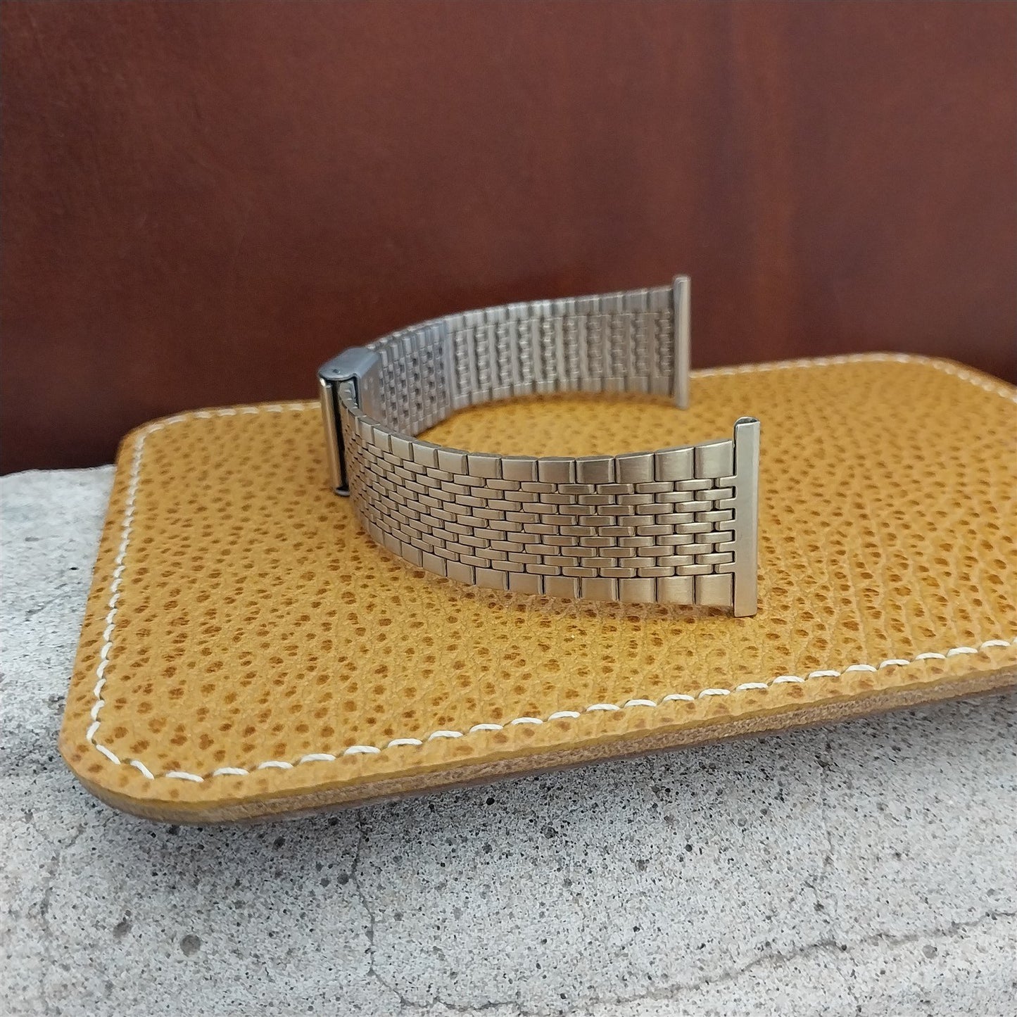 22mm Gold-Tone nos Classic 1970s-1980s Unused Vintage Watch Band