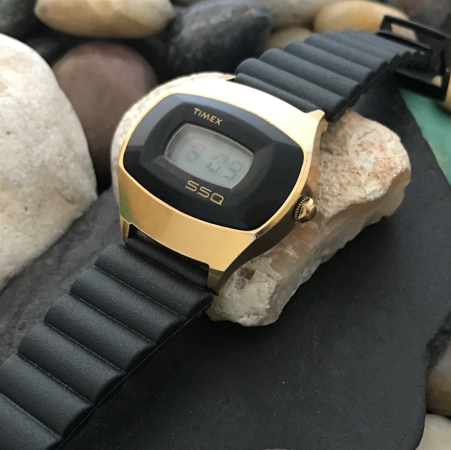 20mm Flared Divers Swiss Black Tropical LCD LED Unused 1970s Vintage Watch Band