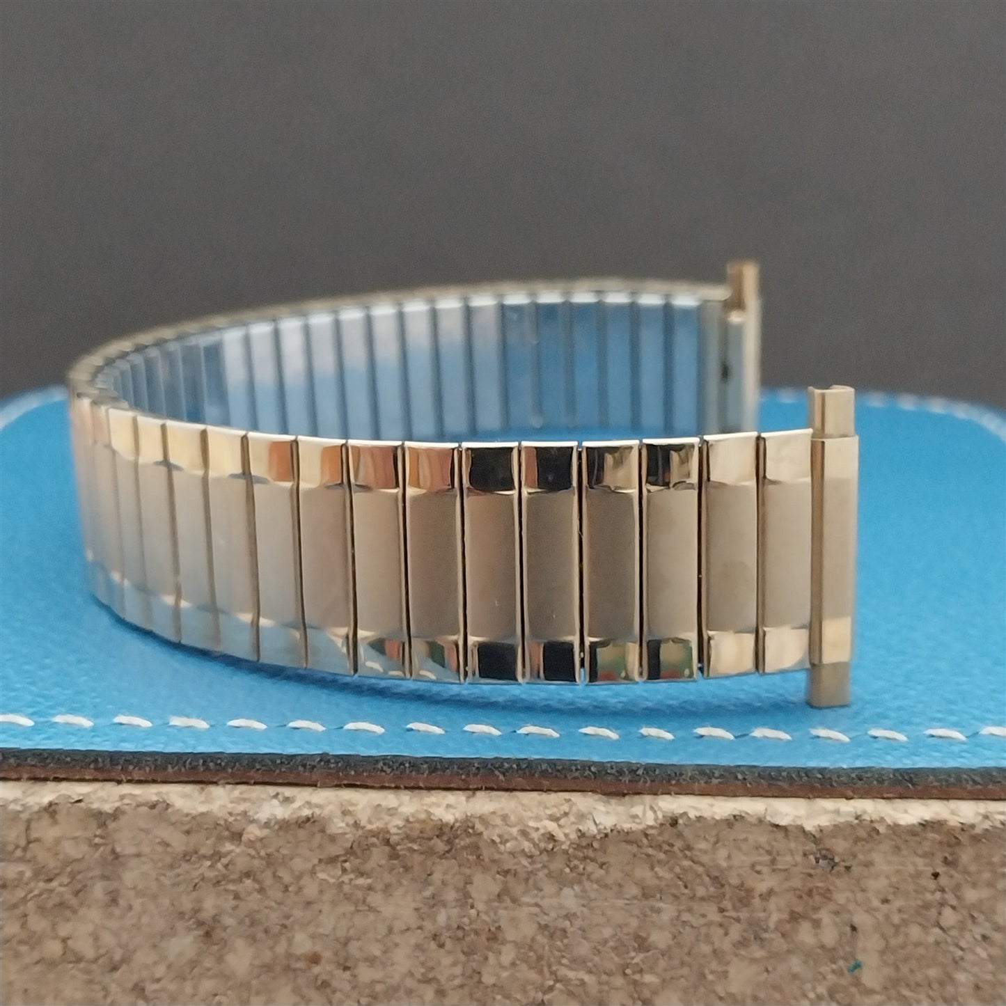 20mm 18mm Speidel Wide Radial Yellow Gold-Tone nos Long 1970s Vintage Watch Band