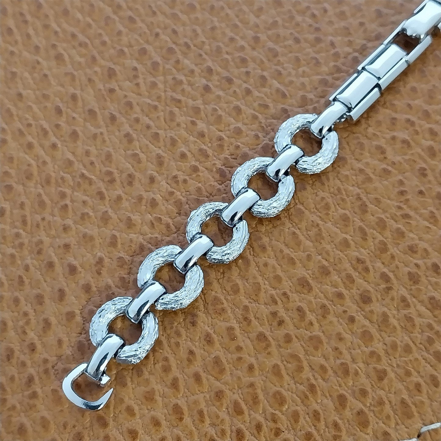 1960s 1970s Hadley White Gold-Tone C-Ring Mod Ladies Unused Vintage Watch Band