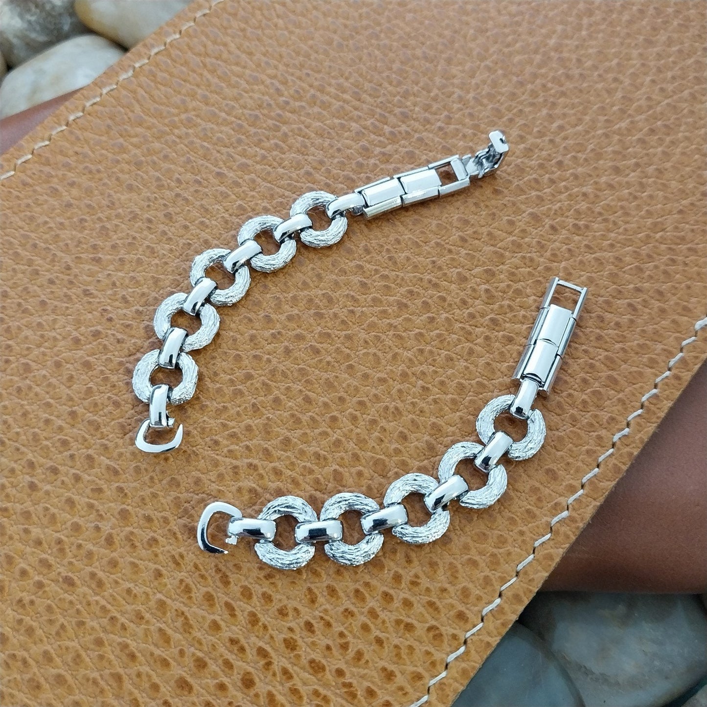 1960s 1970s Hadley White Gold-Tone C-Ring Mod Ladies Unused Vintage Watch Band