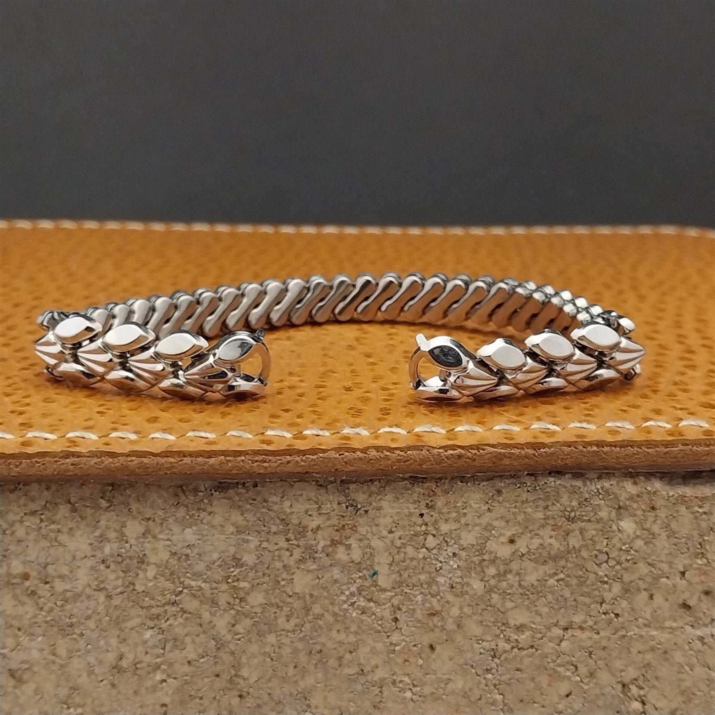 Vintage Ladies White Gold-Filled Gemex Single Lug Unused 50s Cocktail Watch Band