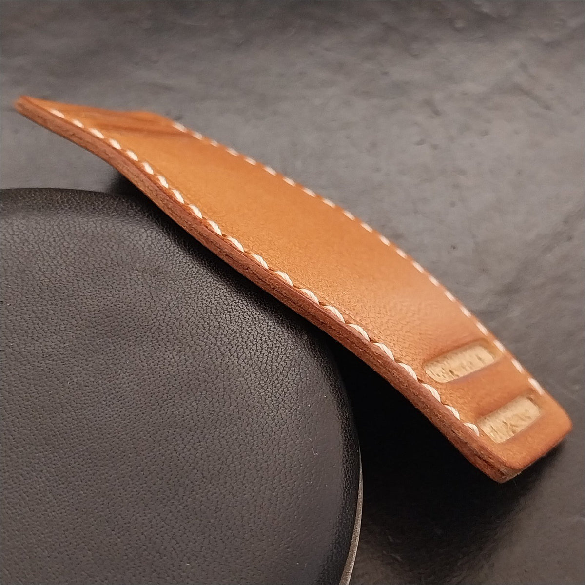 20mm Vintage Style Saddle Leather USA Made Bund Pad
