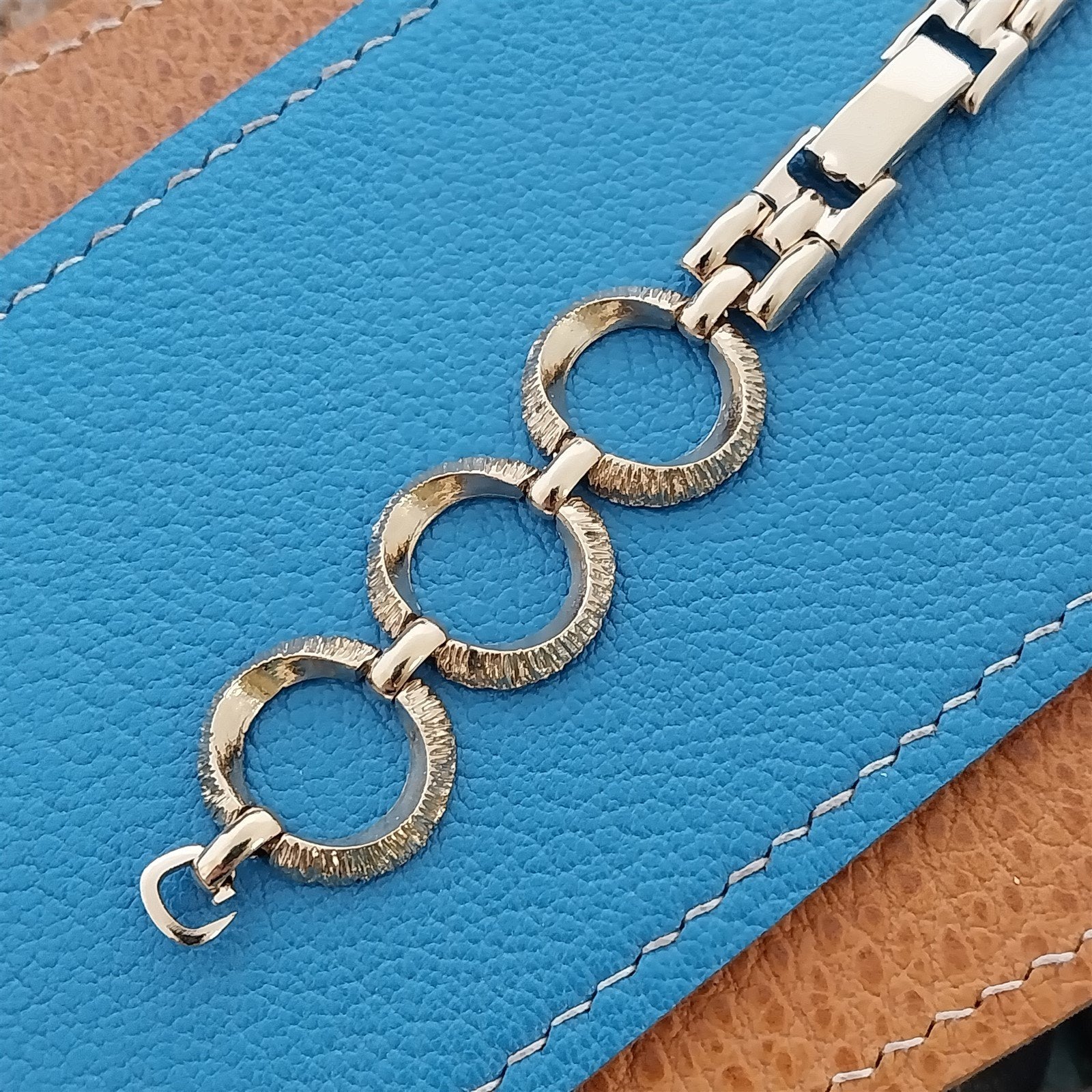 1960s 1970s Ladies Hadley Yellow Gold-Tone Single Lug Unused Vintage Watch Band