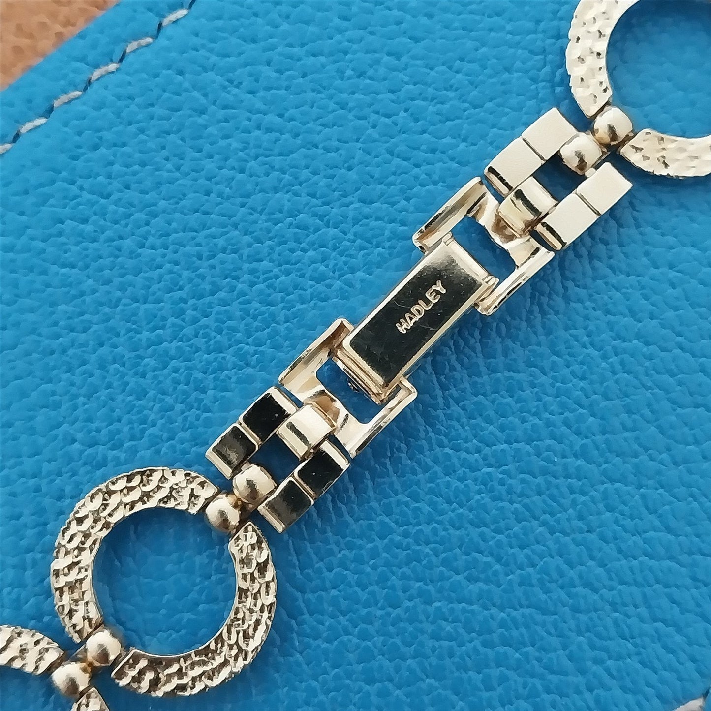 1960s 1970s Ladies Hadley Yellow Gold-Tone Single Lug Unused Vintage Watch Band