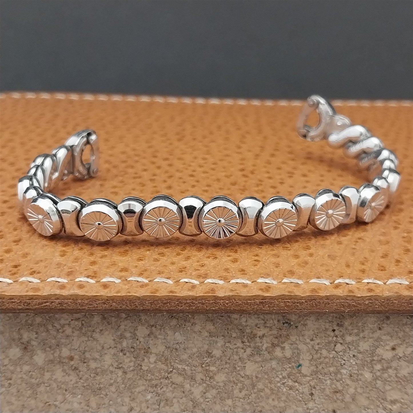 1954 White Gold-Filled Buttons & Bows Ladies Speidel Unused Vintage Watch Band