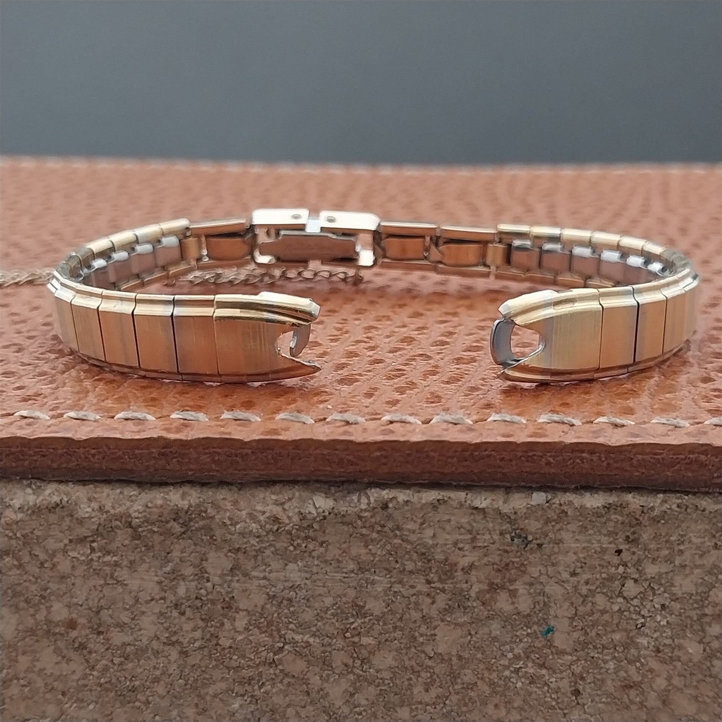 Kreisler Tri-Tone Gold-Filled Single-Lug Unused 1960s Ladies Vintage Watch Band