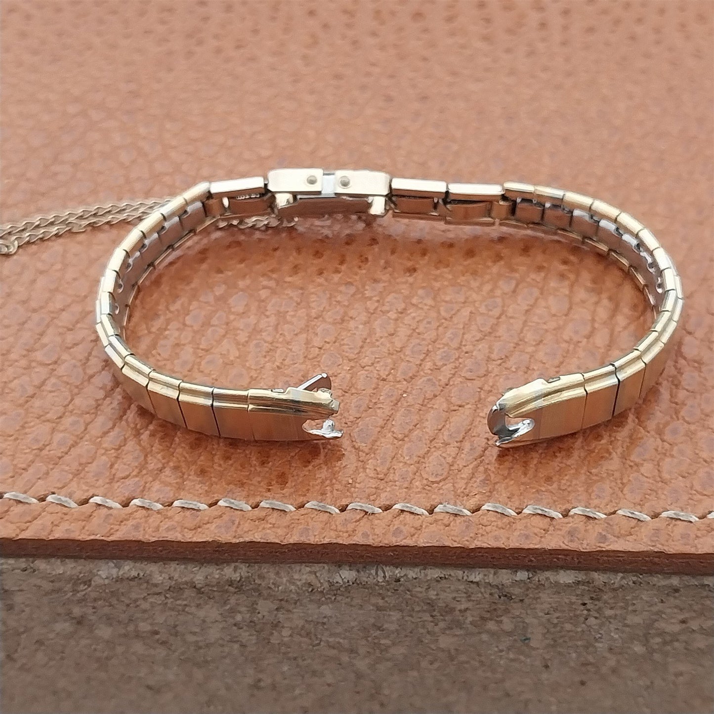 Kreisler Tri-Tone Gold-Filled Single-Lug Unused 1960s Ladies Vintage Watch Band