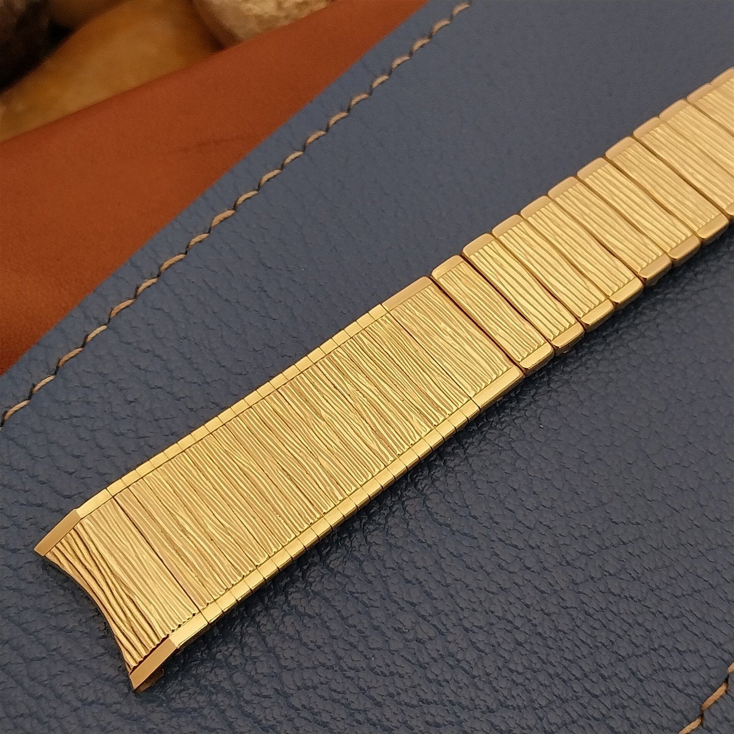 17.2mm 10k Gold-Fill Kreisler Bark Texture Unused 1960s Vintage Watch Band