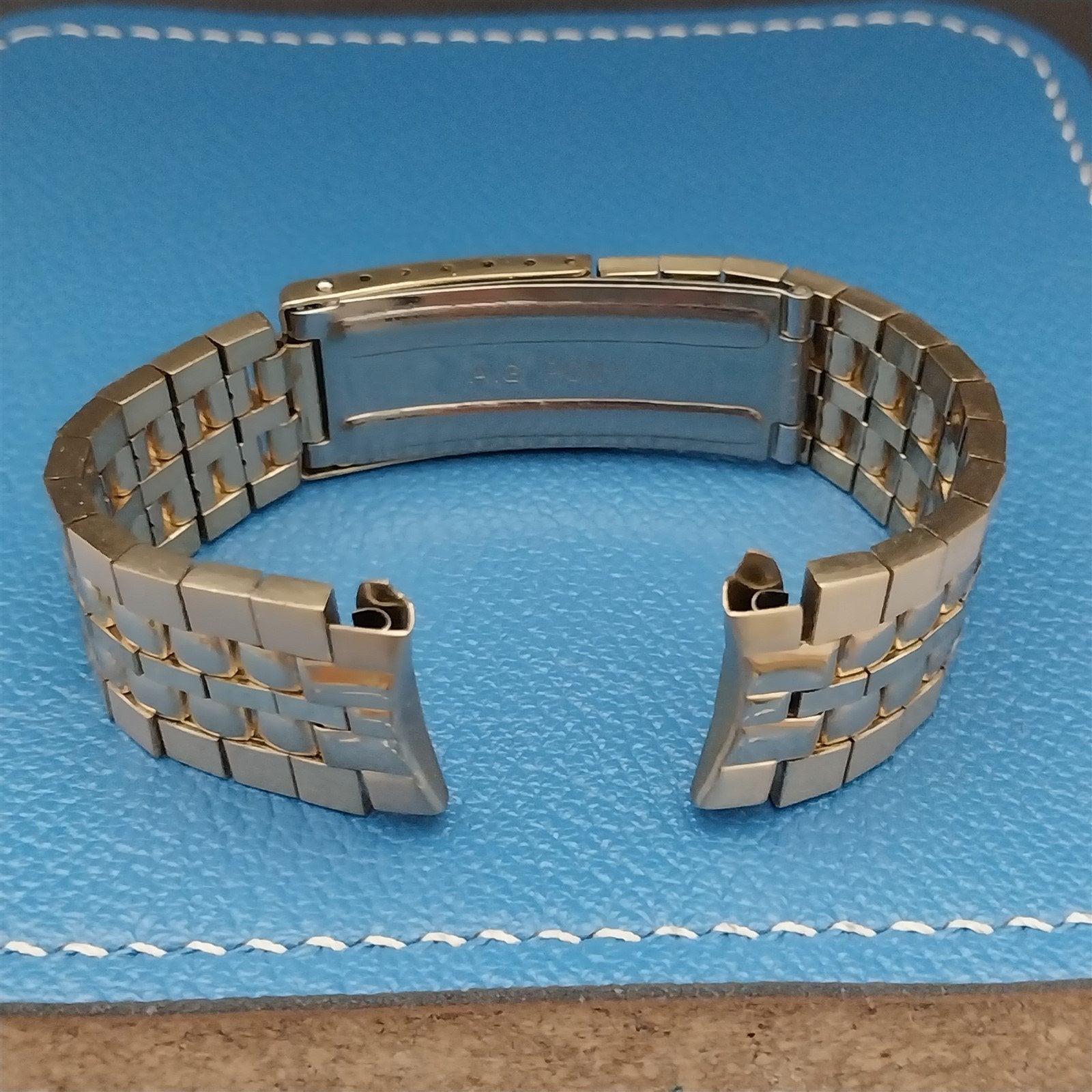 18mm Beads of Rice Curved End Gold-Tone Pony Unused nos Vintage Watch Band