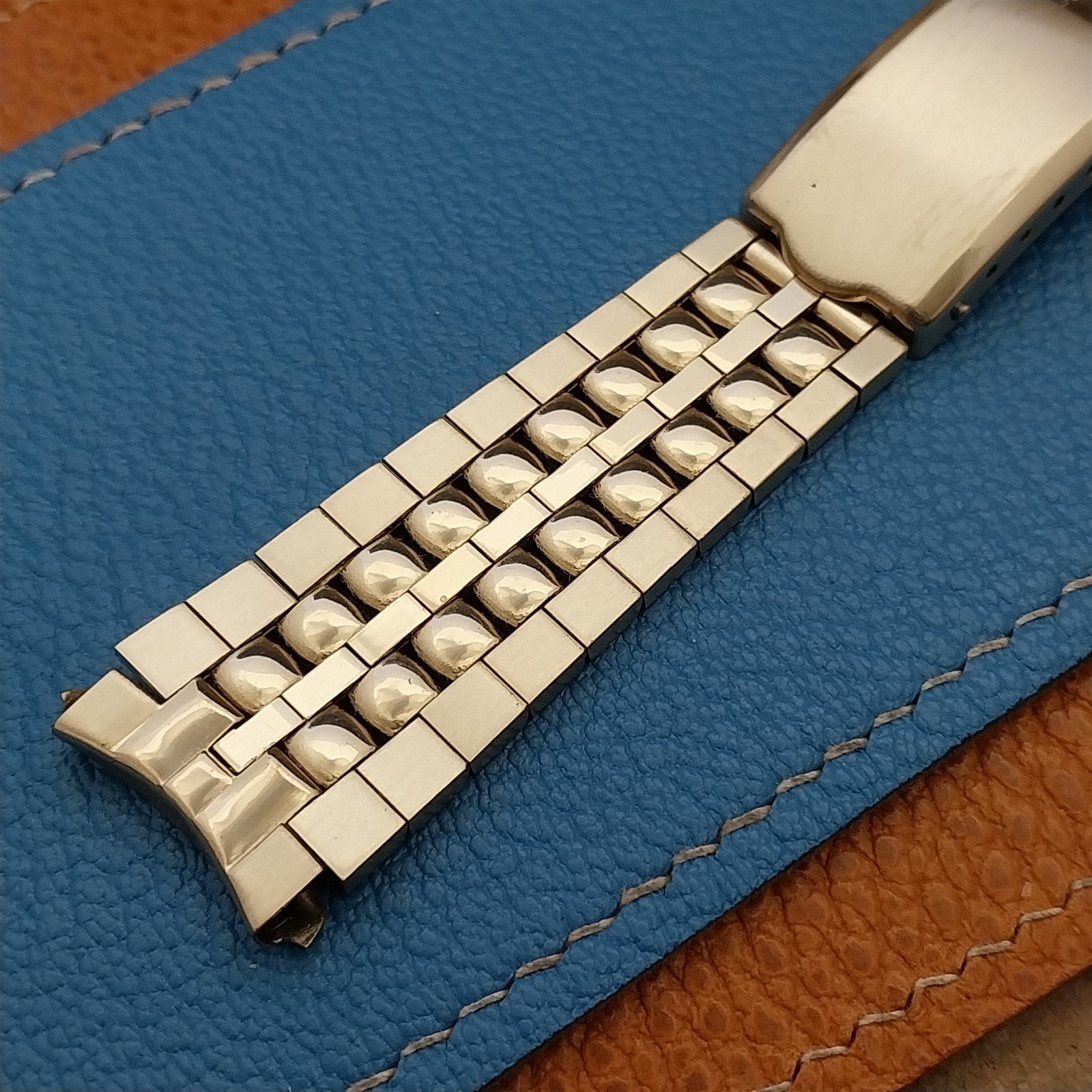 18mm Beads of Rice Curved End Gold-Tone Pony Unused nos Vintage Watch Band