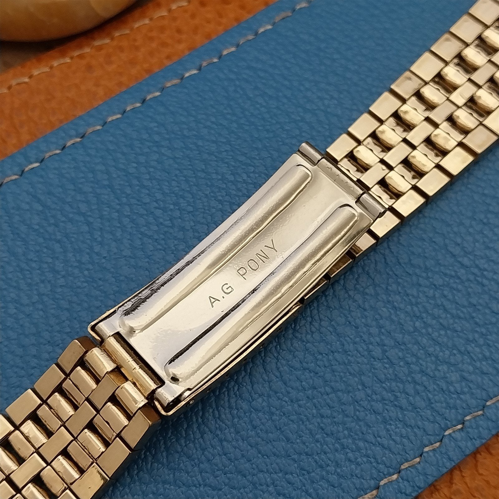 18mm Beads of Rice Curved End Gold-Tone Pony Unused nos Vintage Watch Band