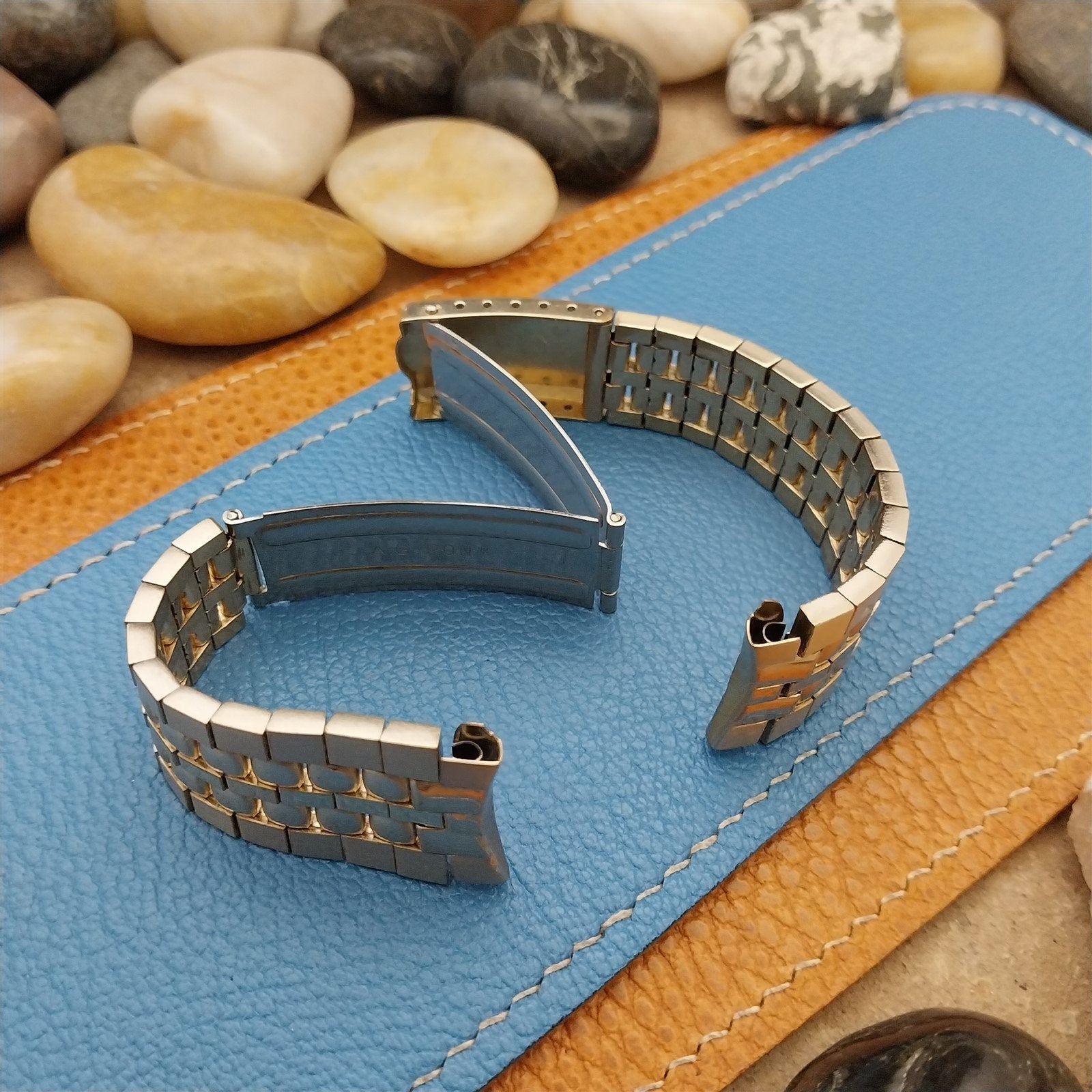 18mm Beads of Rice Curved End Gold-Tone Pony Unused nos Vintage Watch Band