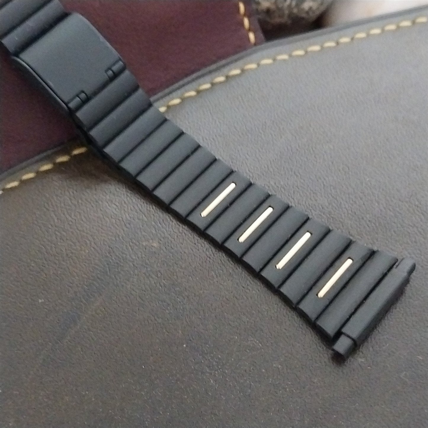 18mm 19mm 20mm Kreisler Black & Gold Unused 1970s Vintage Watch Band