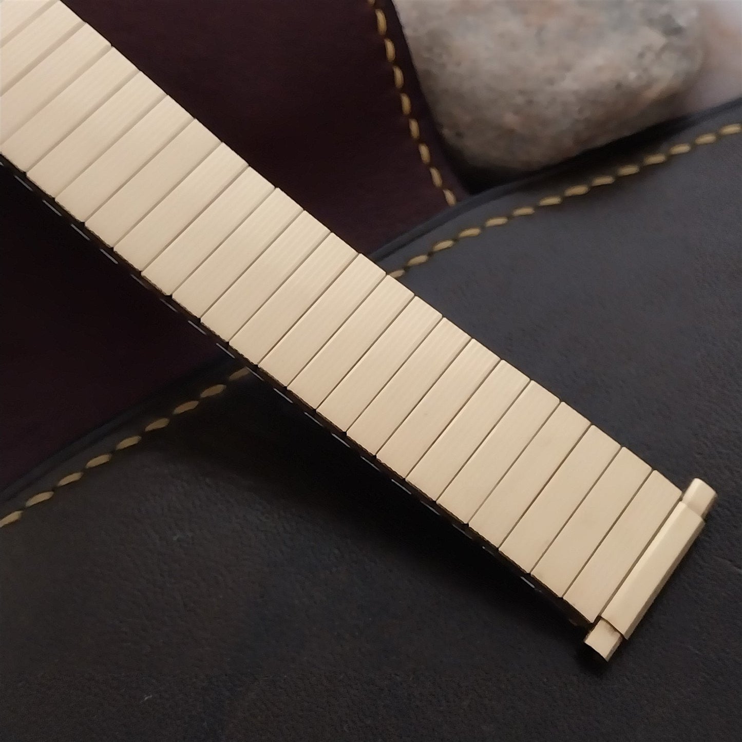 18mm 20mm 22mm Yellow Gold-Tone Stretch Expansion Unused 1980s Watch Band