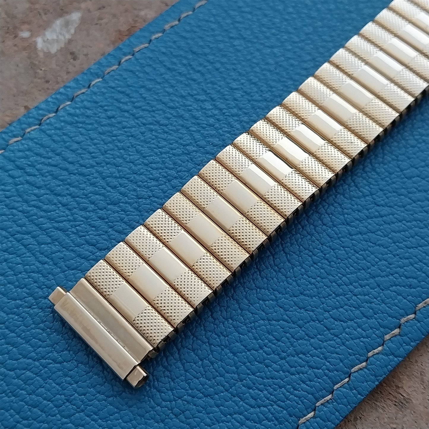 Timex MG59 Yellow Gold-Tone 16mm 18mm 20mm Expansion Unused 1970s Watch Band