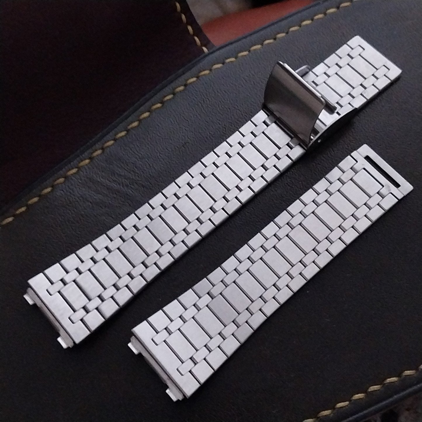 2-Piece Stainless Steel 17.2mm Flared nos lcd quartz Unused Vintage Watch Band