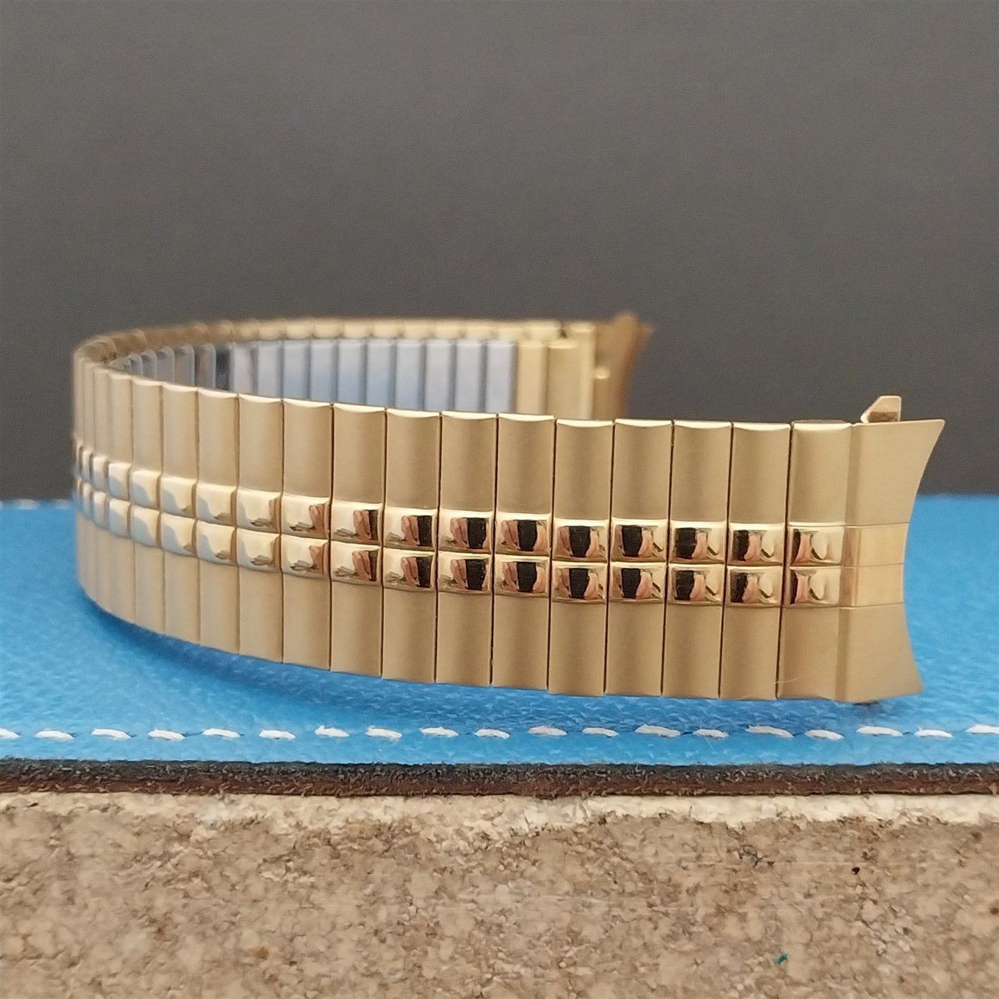 19mm Speidel Yellow Gold-Tone Wide Long Unused Classic 1980s Stretch Watch Band