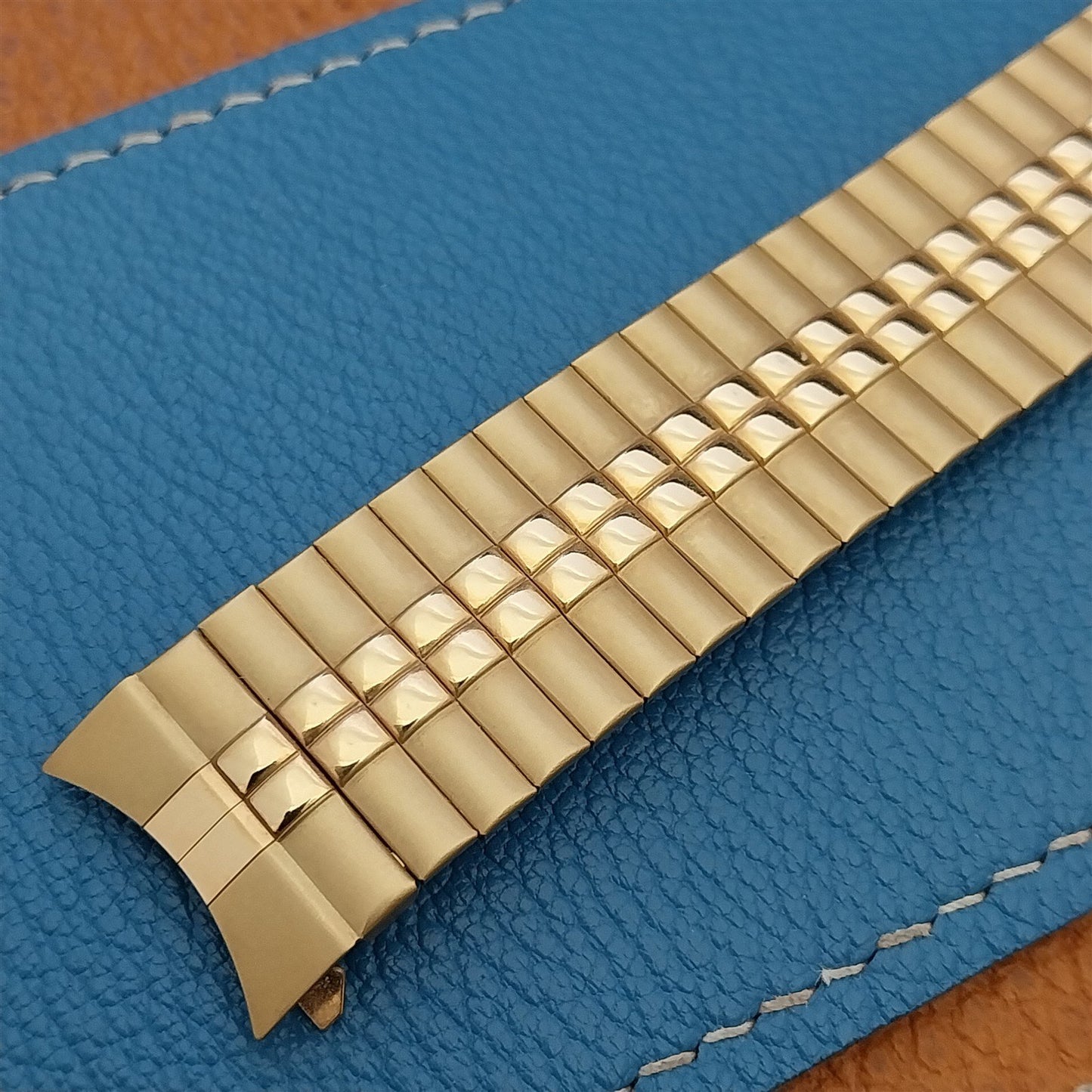19mm Speidel Yellow Gold-Tone Wide Long Unused Classic 1980s Stretch Watch Band
