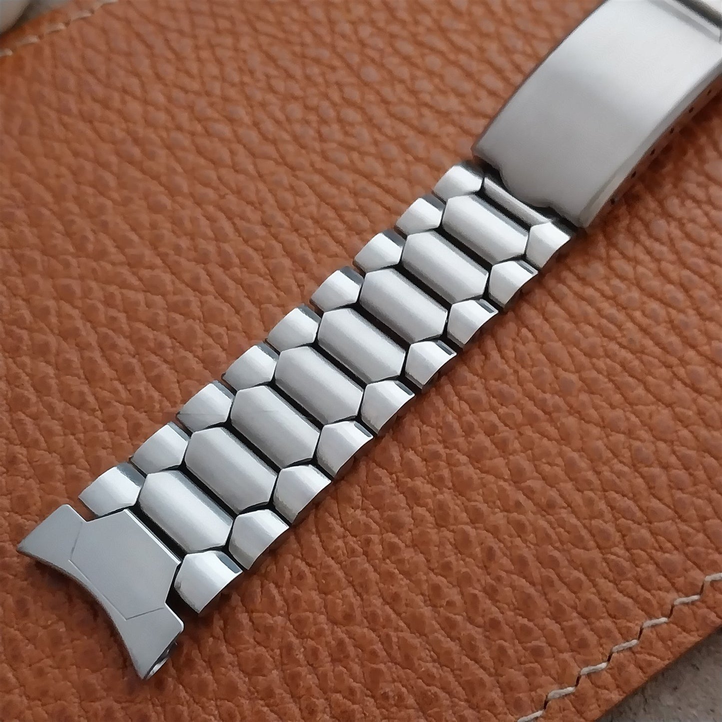 19mm Stainless Steel Cushion-Link nos unused 1970s Vintage Watch Band