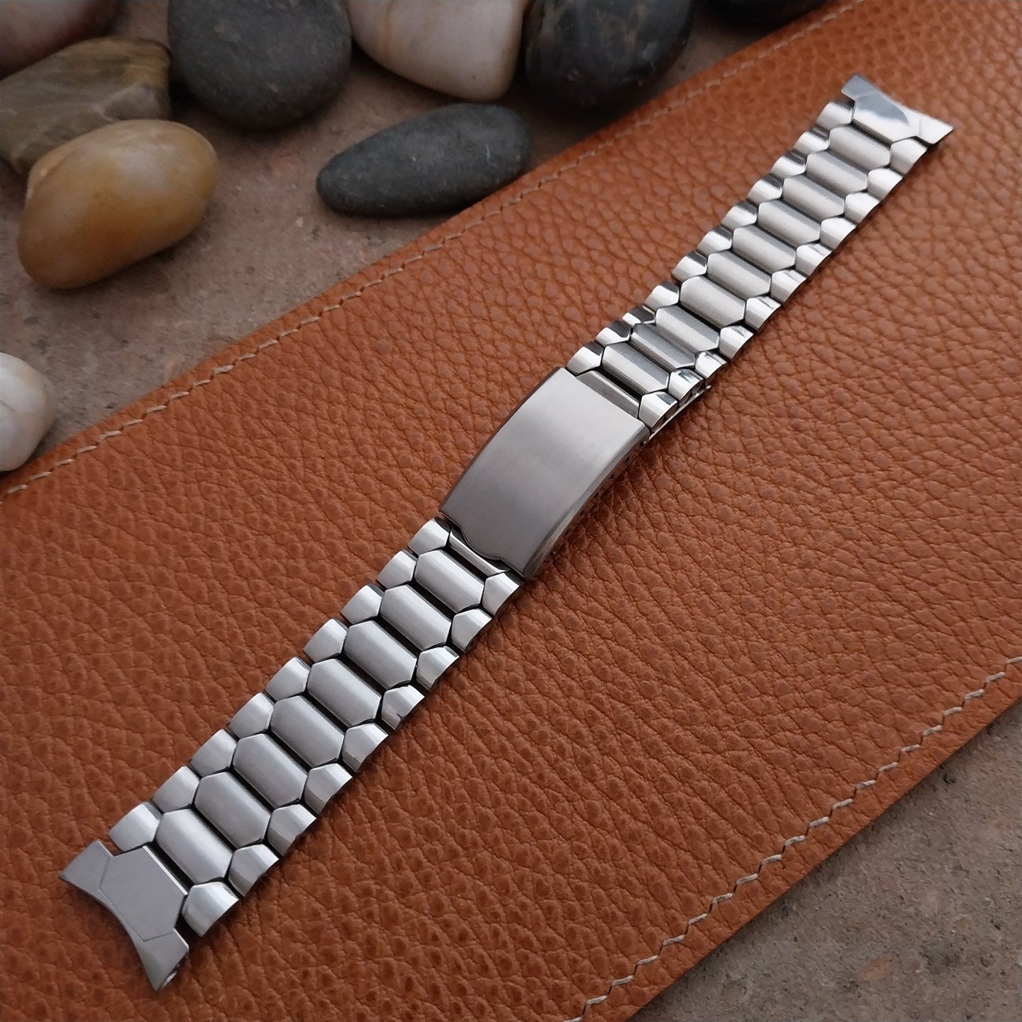 19mm Stainless Steel Cushion-Link nos unused 1970s Vintage Watch Band