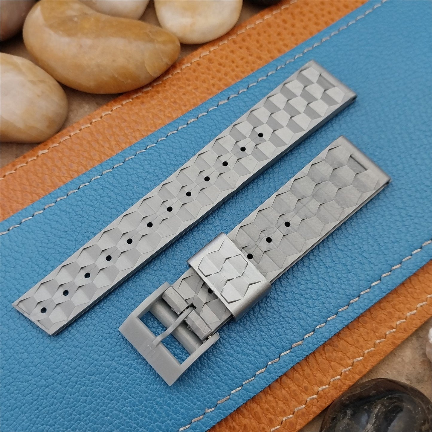 19mm Waffle Skindiver Gray Classic 1960s Diver Unused nos Vintage Watch Band