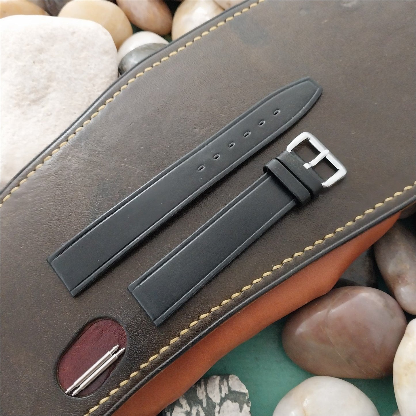 1960s 16mm Black Leather Classic Tapered Double-Keeper Unused Vintage Watch Band