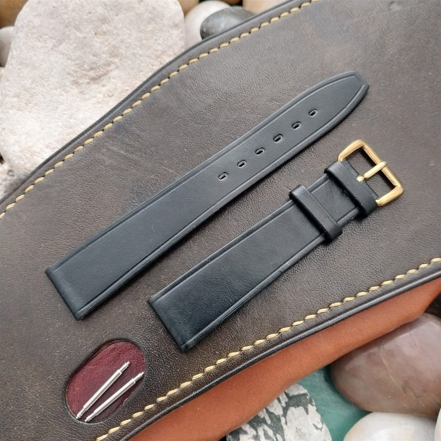 1960s 18mm Black Leather Classic Tapered Double-Keeper Unused Vintage Watch Band