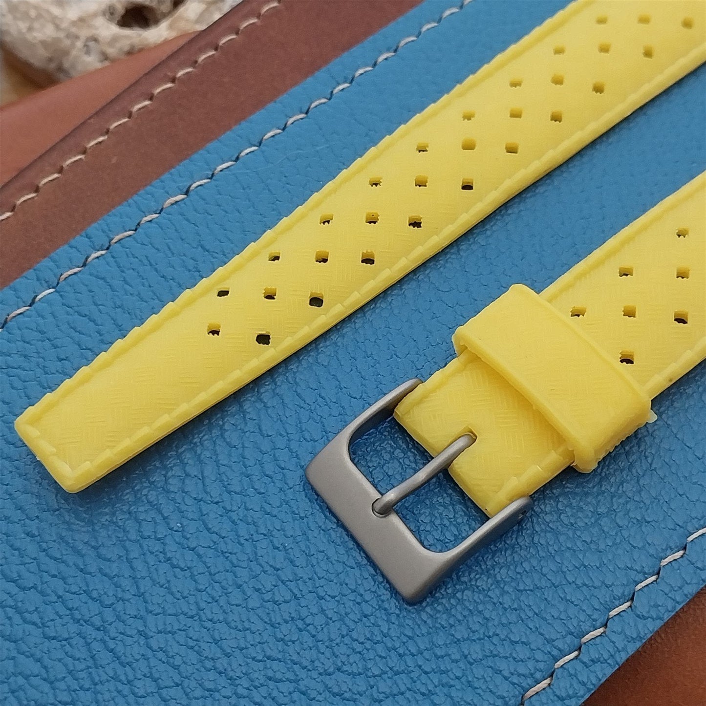 Vintage 18mm Yellow Skindiver Unused 1970s Watch Band & Bead Blasted Buckle