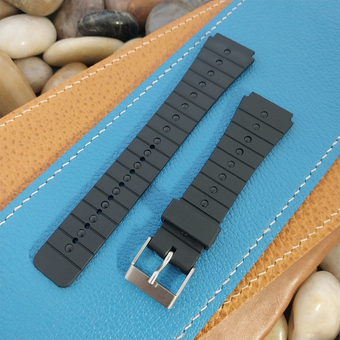 18mm Flared to 21.5mm Classic LCD Unused Old-Stock nos Vintage Watch Band