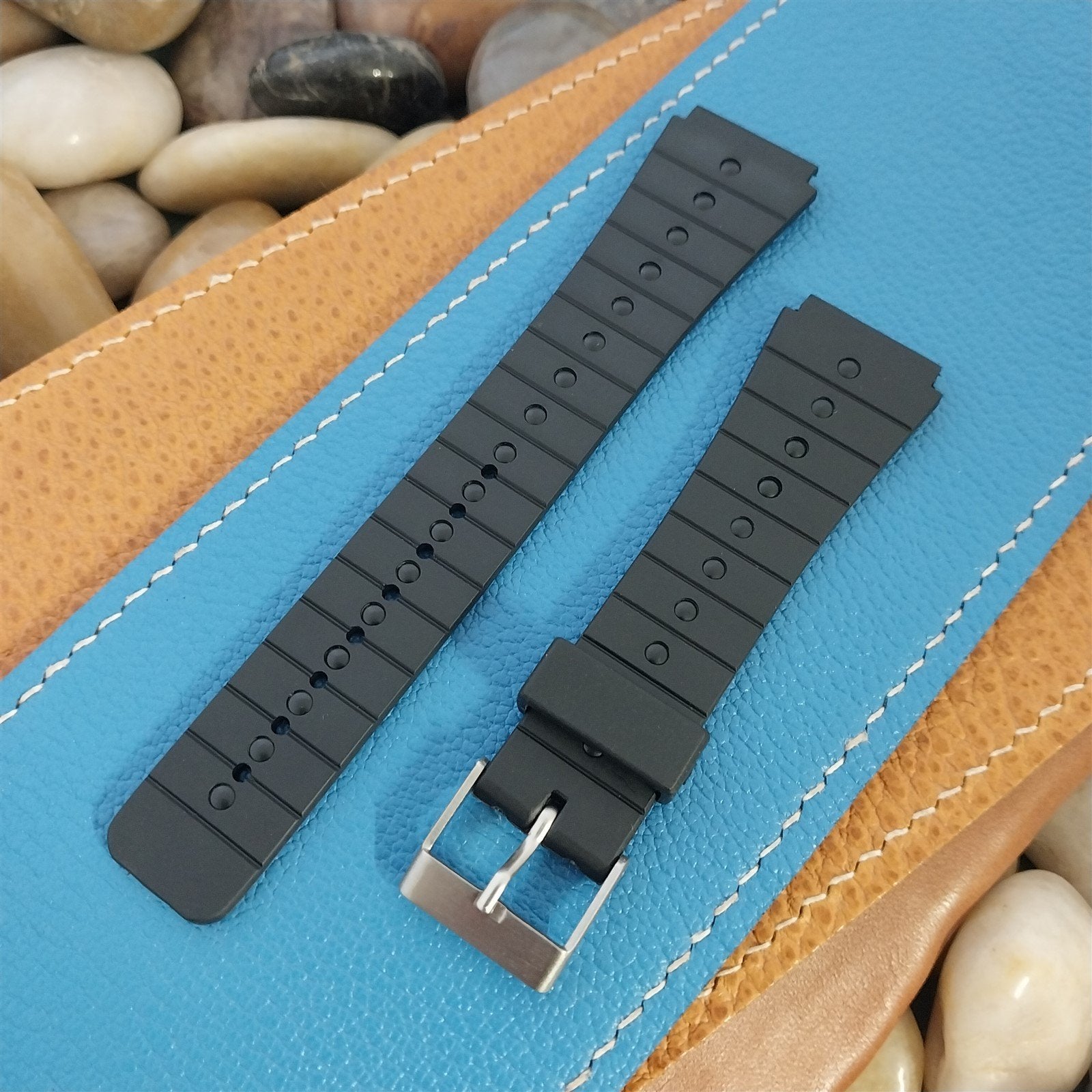 18mm Flared to 21.5mm Classic LCD Unused Old-Stock nos Vintage Watch Band