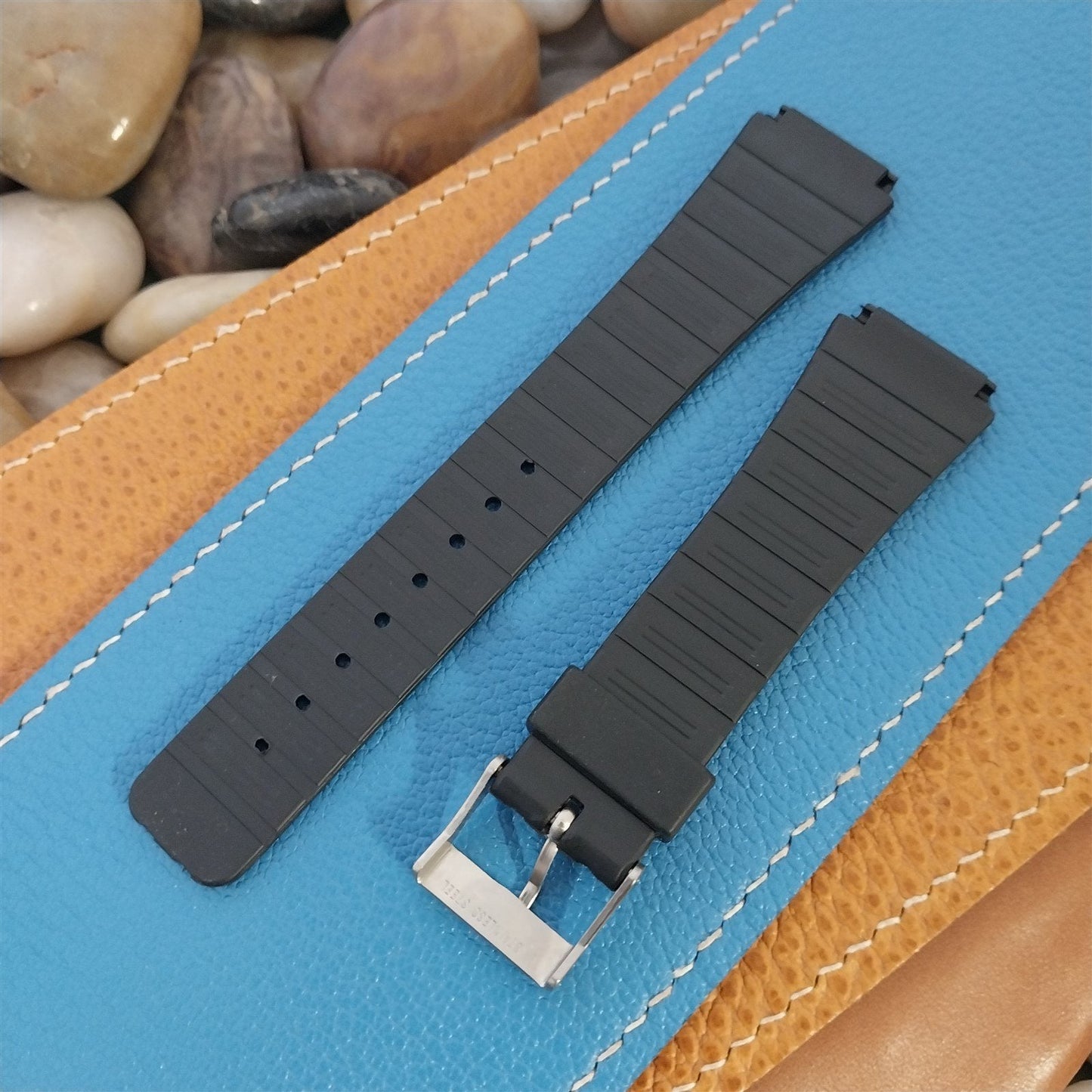 18mm Flared to 21.5mm Classic LCD Unused Old-Stock nos Vintage Watch Band