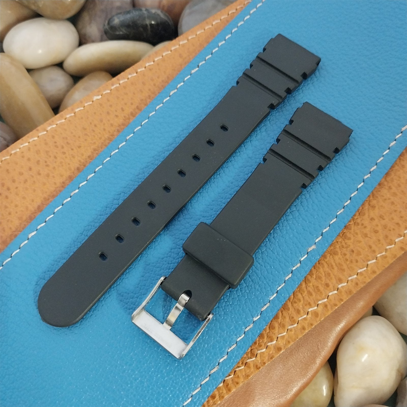 18mm Flared to 20mm Classic LCD Unused Old-Stock nos Vintage Watch Band