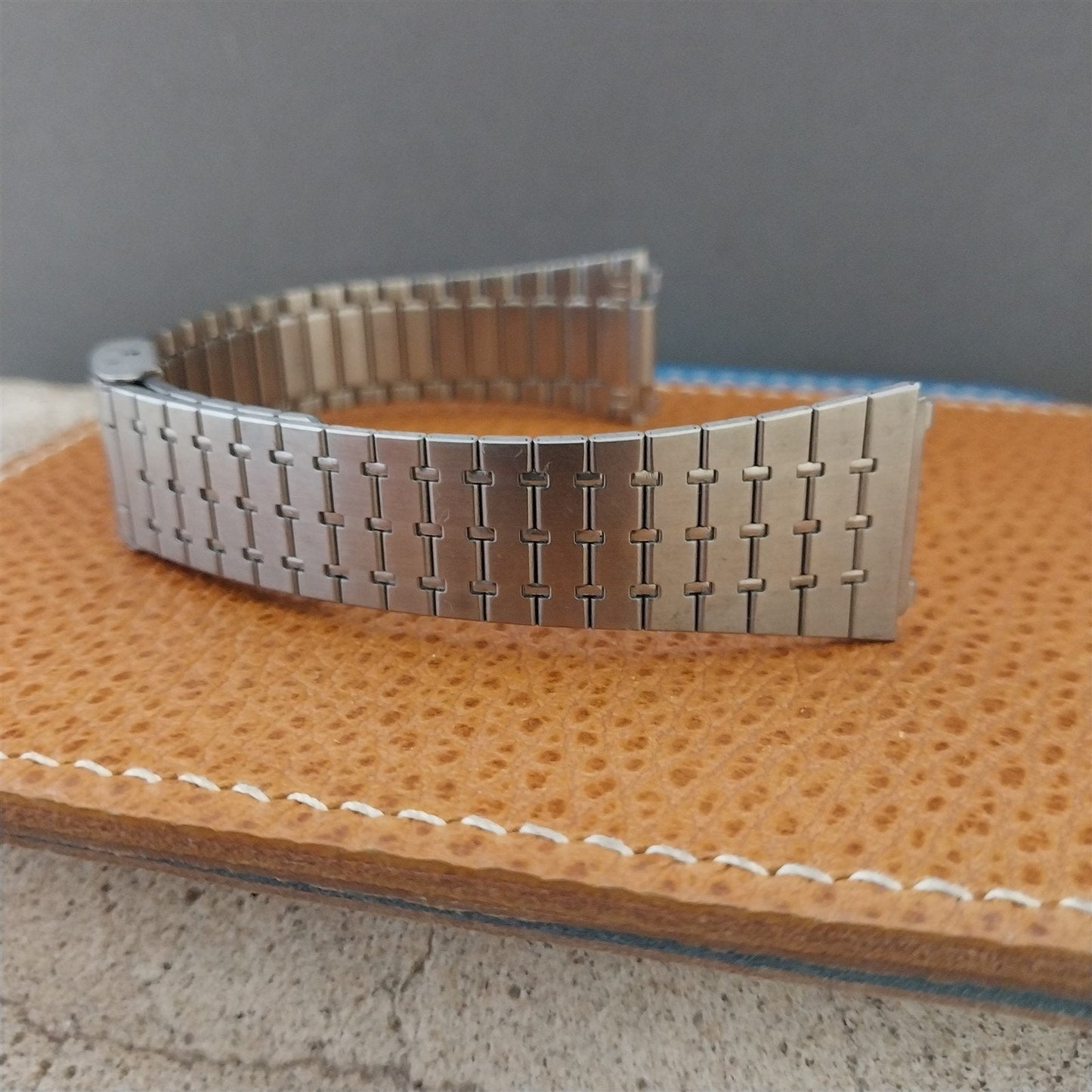 Vintage 2-Piece Stainless Steel 18mm Flared nos lcd quartz nos Unused Watch Band