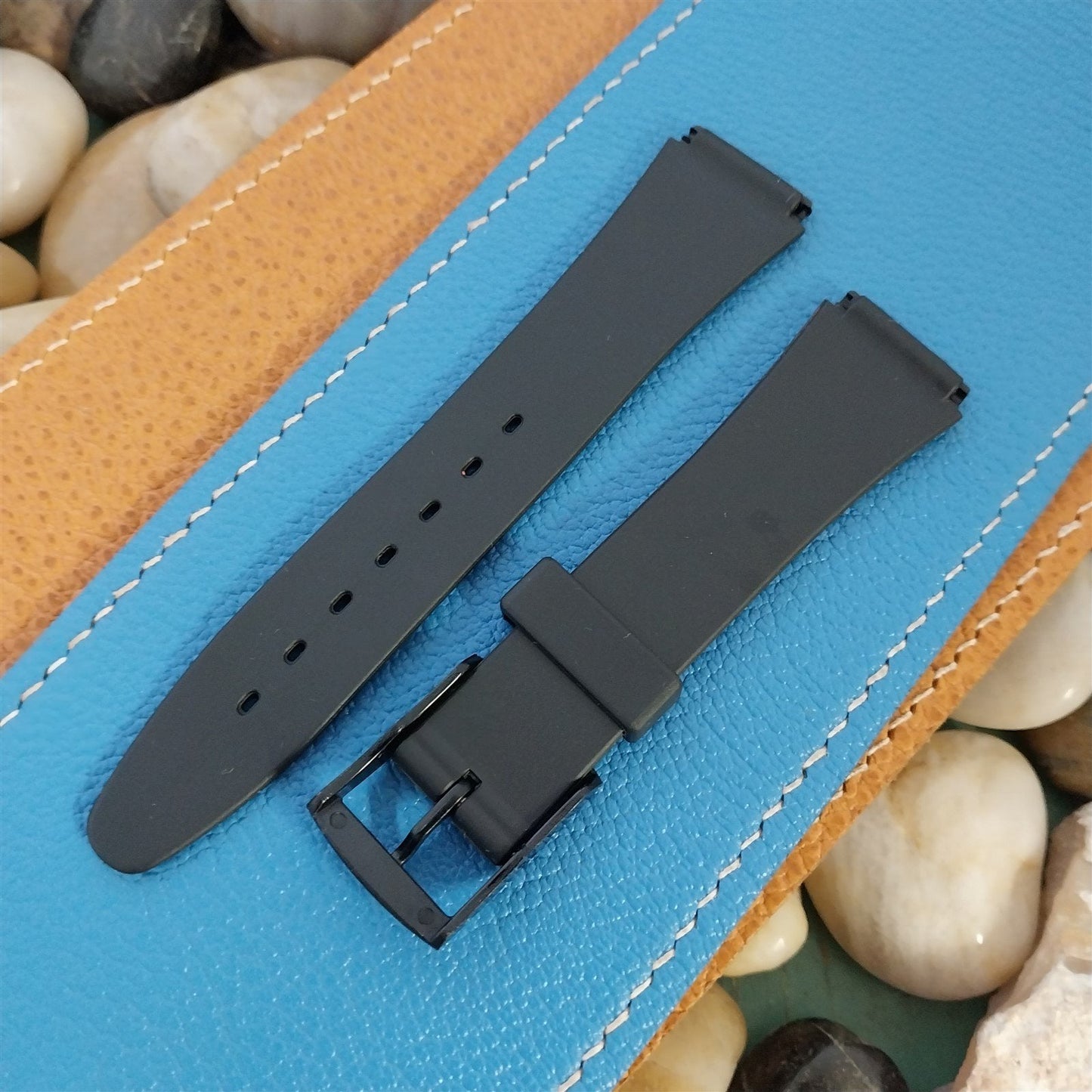 Vintage Flared 17mm Black Classic Strap nos Unused Watch Band