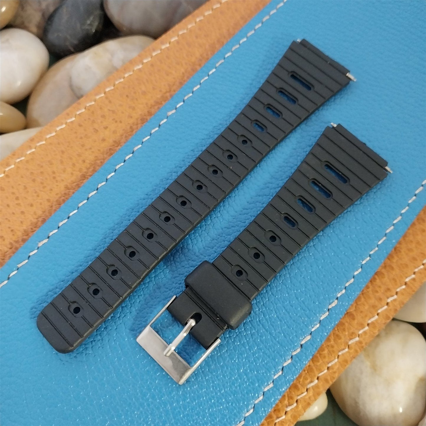 17.2mm Flared to 21.2mm Classic LCD Unused Old-Stock nos Vintage Watch Band