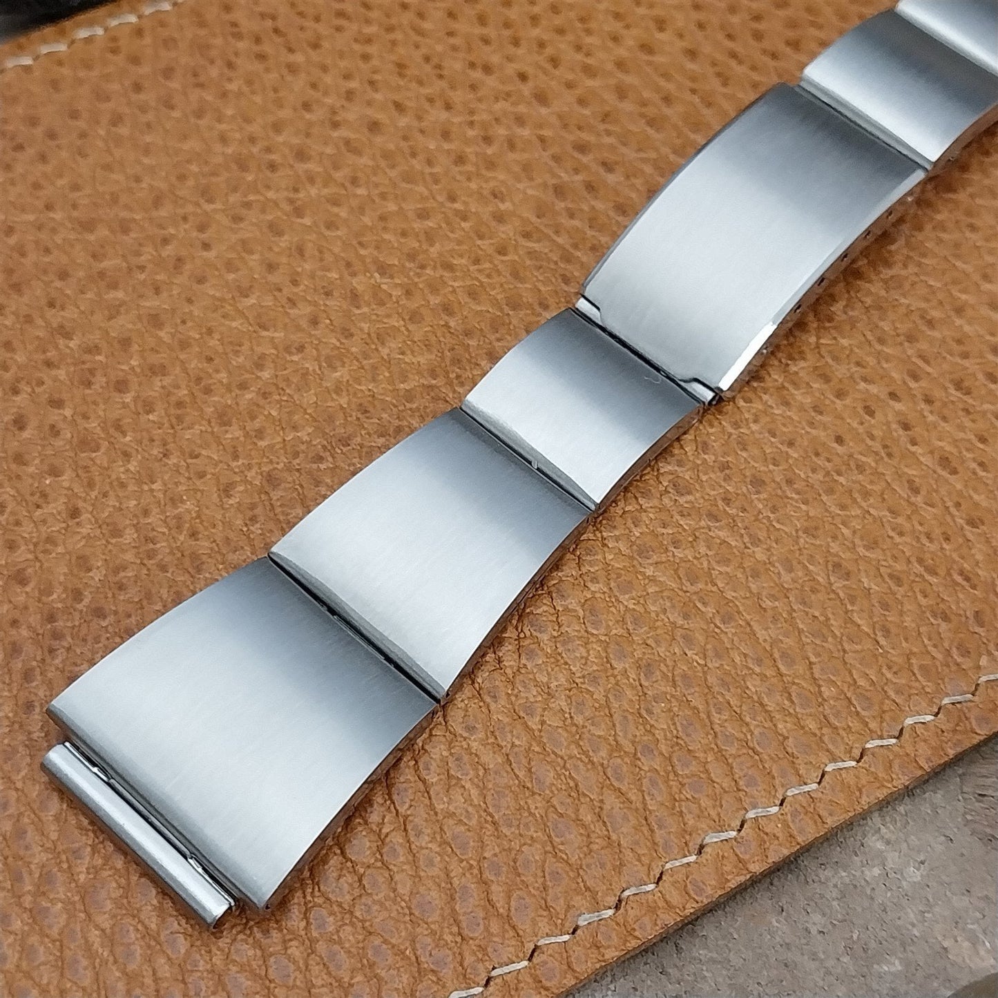 19mm Stainless Steel Bear Japan Classic Flared 1970s Unused Vintage Watch Band